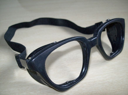 av002