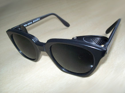 av002